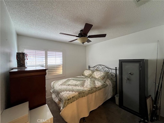 bedroom featuring ceiling fan and a textured ceiling