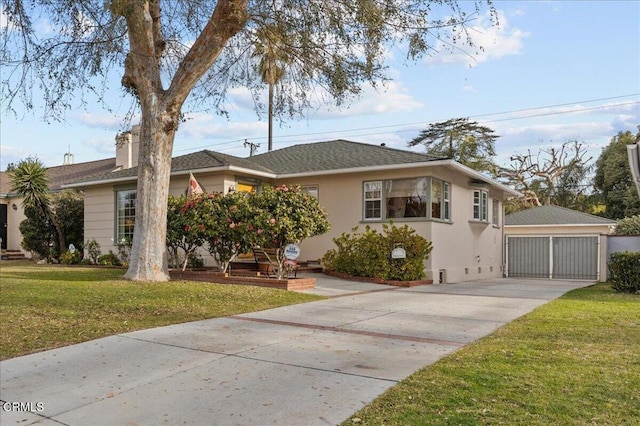 view of front of property featuring a garage and a front lawn