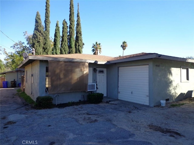 single story home featuring a garage