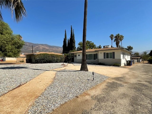 single story home with a mountain view