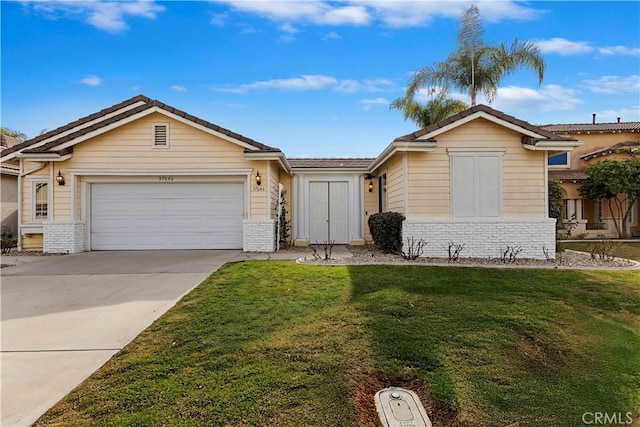 single story home featuring a front yard and a garage