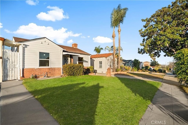 view of front of house featuring a front yard