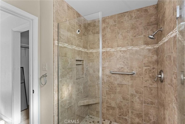 bathroom featuring a tile shower