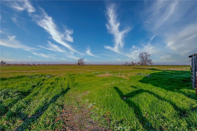 view of yard featuring a rural view