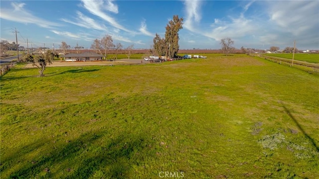 view of yard featuring a rural view