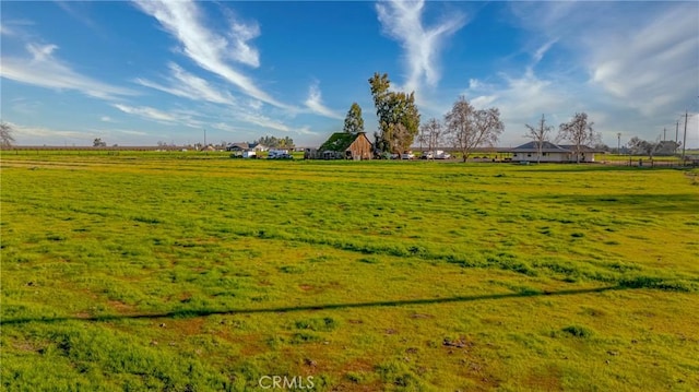 view of yard featuring a rural view