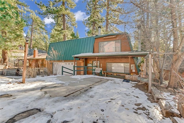 view of front of house with a garage