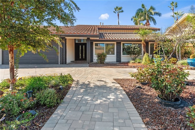 view of front of property featuring a garage