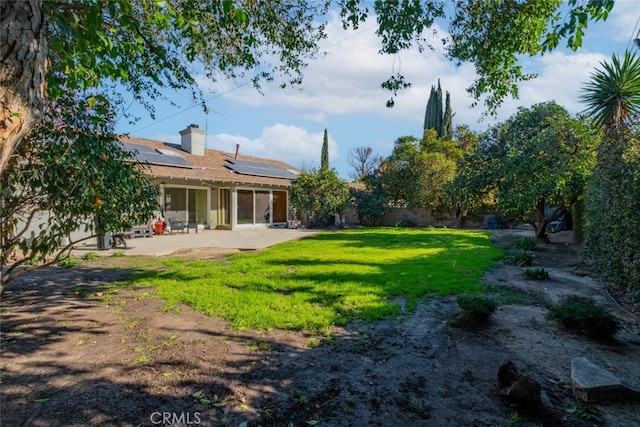 view of yard featuring a patio area