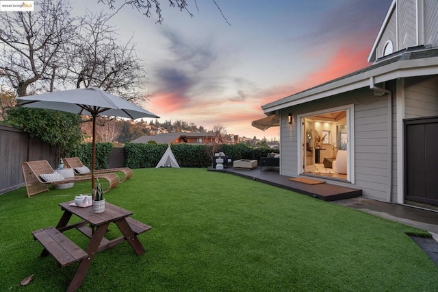 view of yard at dusk