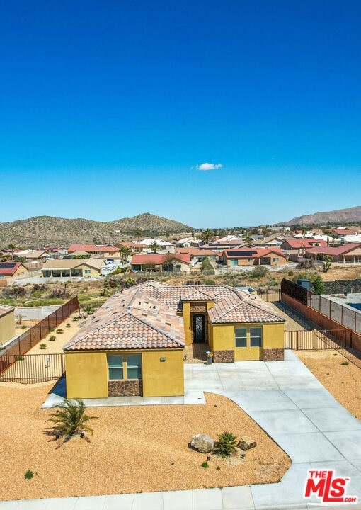 view of front facade with a mountain view