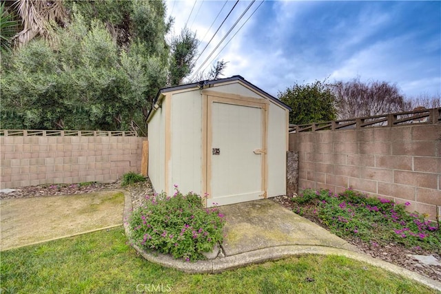 view of outbuilding featuring a yard