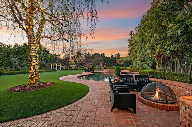 view of patio featuring a fire pit