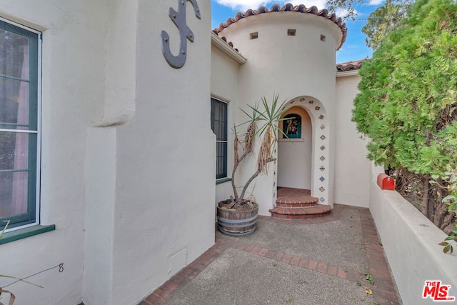 doorway to property with a patio area