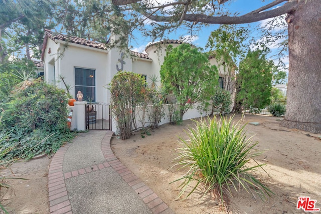 view of mediterranean / spanish-style house