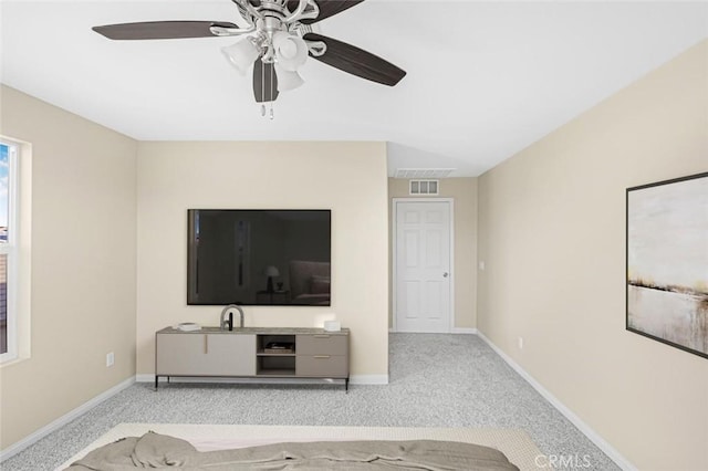 carpeted living room featuring ceiling fan