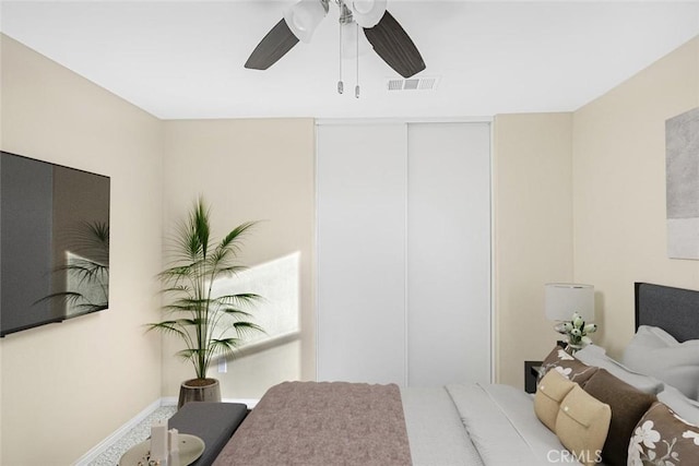 bedroom featuring a closet and ceiling fan