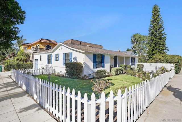 view of front facade featuring a front yard