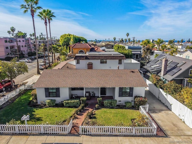 view of front of property featuring a front yard