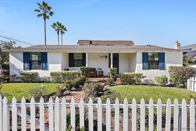 ranch-style house featuring covered porch and a front lawn