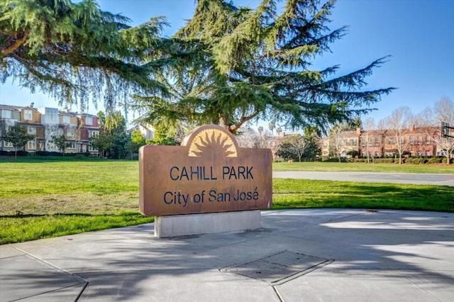 community sign with a lawn