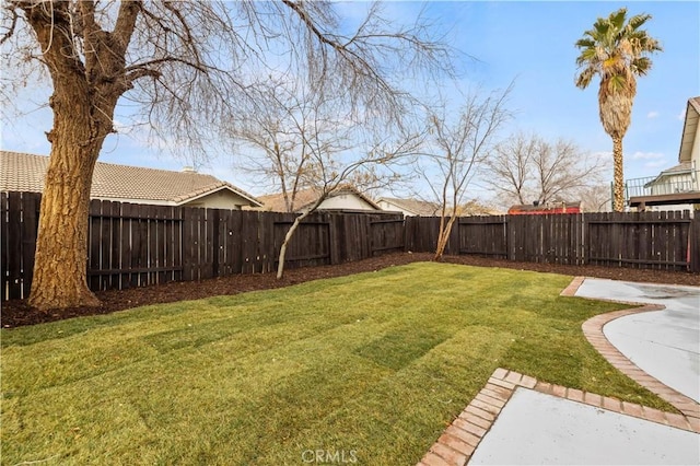 view of yard with a patio area