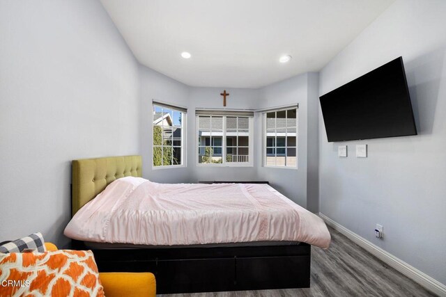 11300 Foothill Blvd Unit 72, Sylmar, CA 91342 - bedroom with wood finished floors and recessed lighting