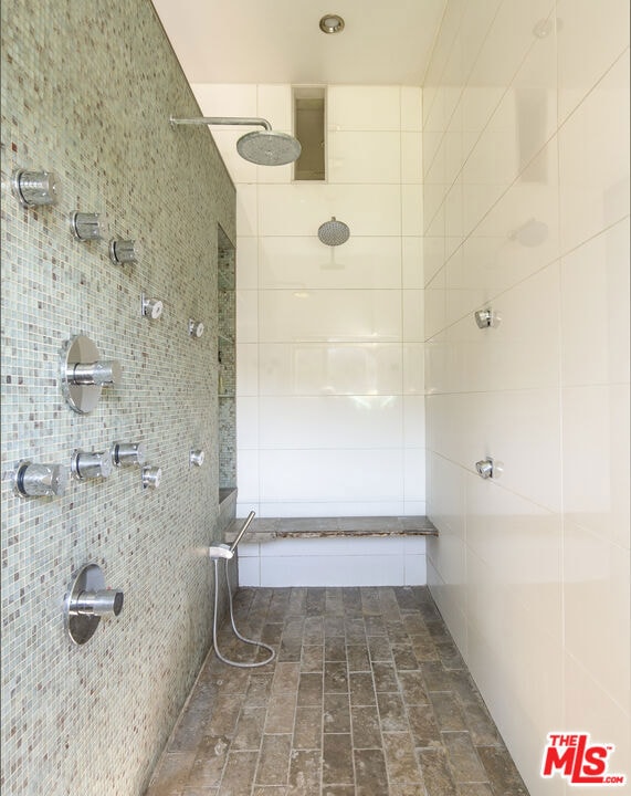 bathroom featuring tiled shower