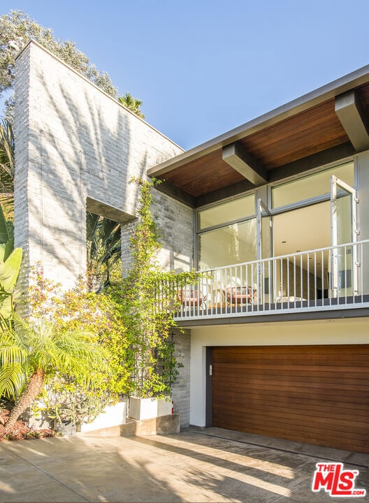 view of front facade with a balcony and a garage