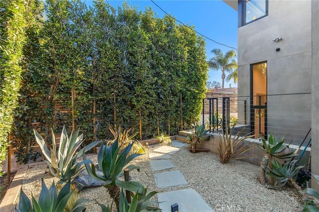 view of yard featuring a patio area