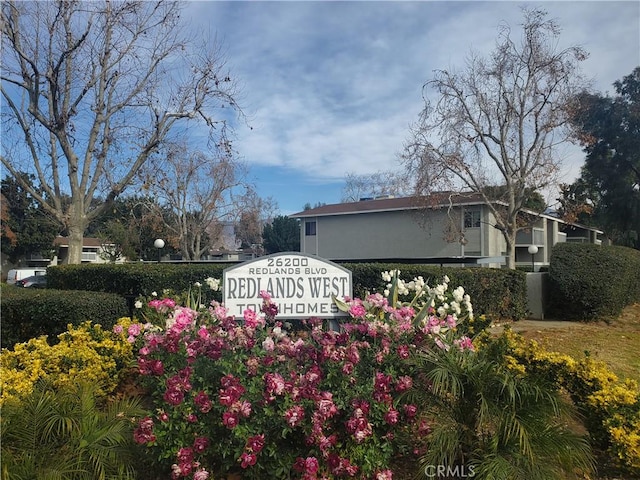 view of community / neighborhood sign