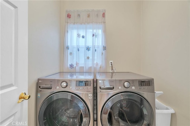 washroom featuring washing machine and clothes dryer