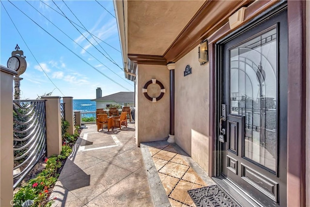 150 Cress St, Laguna Beach, CA 92651 - property entrance with outdoor dining area, stucco siding, and a balcony