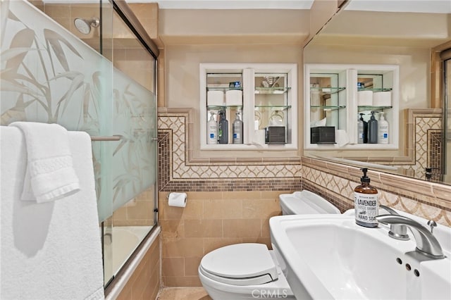 150 Cress St, Laguna Beach, CA 92651 - full bath with bath / shower combo with glass door, tile walls, a sink, and toilet