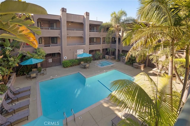 8300 Manitoba St Unit 222, Playa Del Rey, CA 90293 - community pool featuring a community hot tub and a patio area