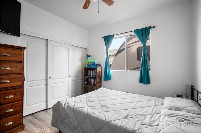 bedroom featuring light hardwood / wood-style flooring, a closet, and ceiling fan