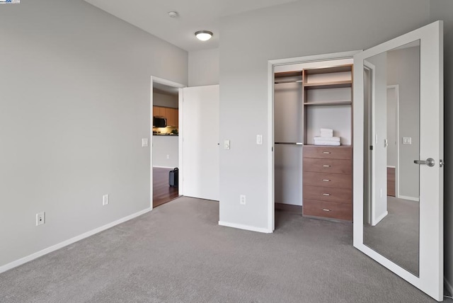 unfurnished bedroom featuring carpet flooring and a closet