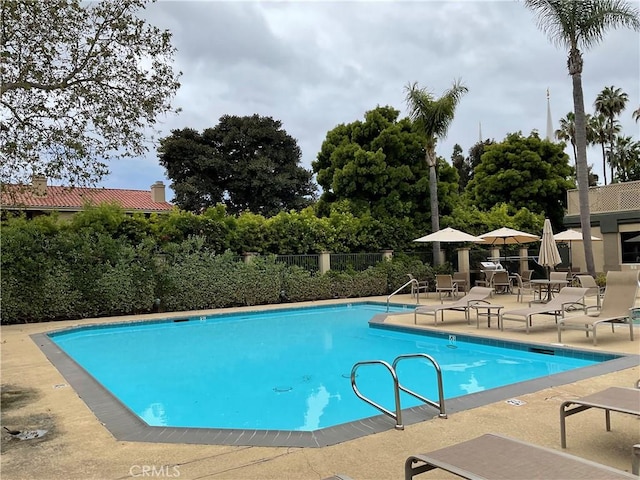 7405 Charmant Dr Unit 2320, San Diego, CA 92122 - community pool with a patio
