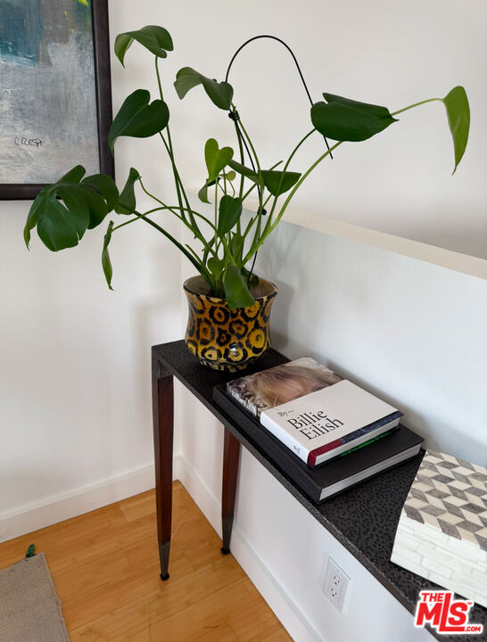 details featuring hardwood / wood-style flooring