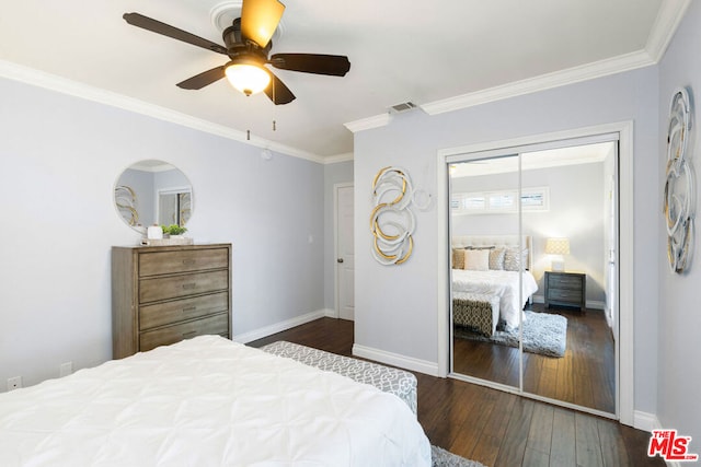 bedroom with ornamental molding, dark hardwood / wood-style floors, ceiling fan, and a closet