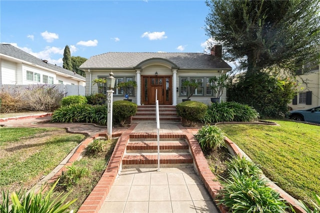 view of front of home with a front lawn