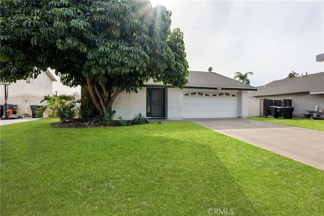 view of front of property featuring a garage and a front yard