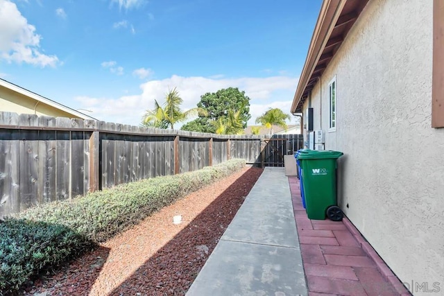 view of yard featuring a patio