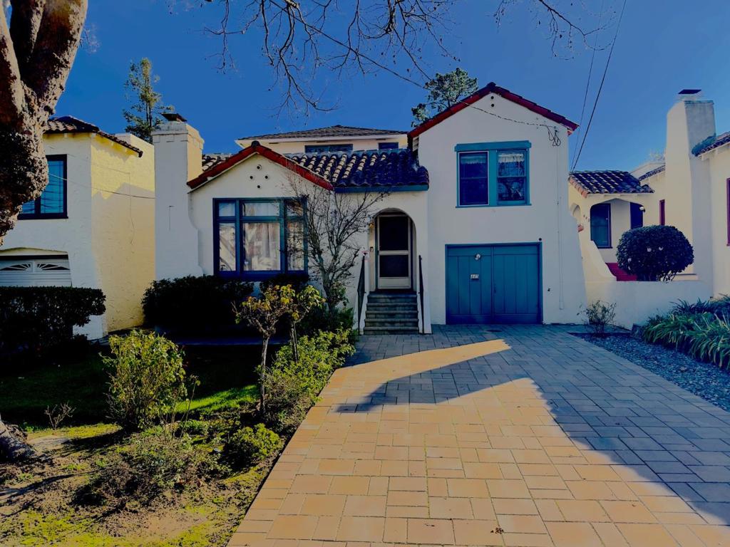 view of mediterranean / spanish-style house