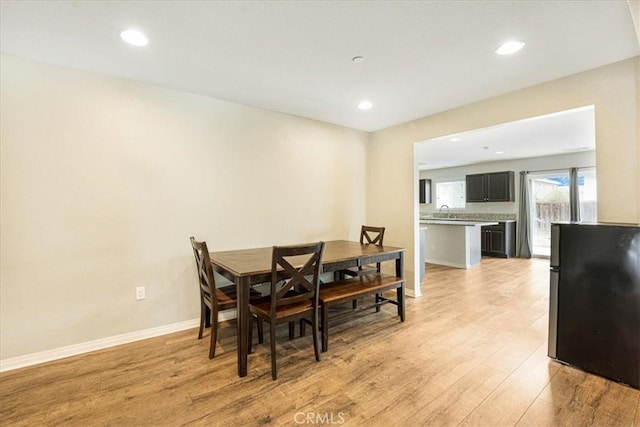 dining area with light wood-style flooring, recessed lighting, and baseboards