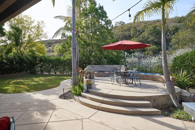 view of patio featuring an outdoor fire pit