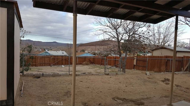 view of yard with a mountain view