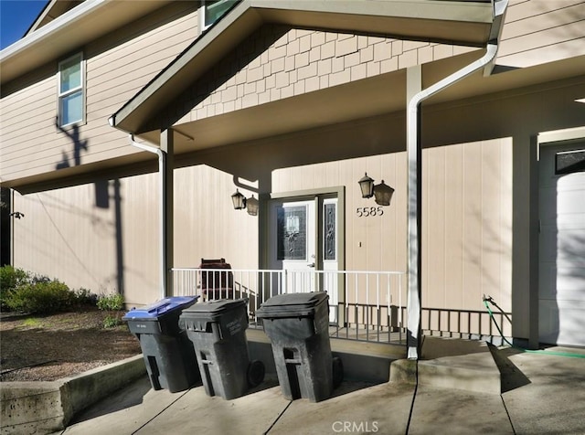 entrance to property featuring a porch