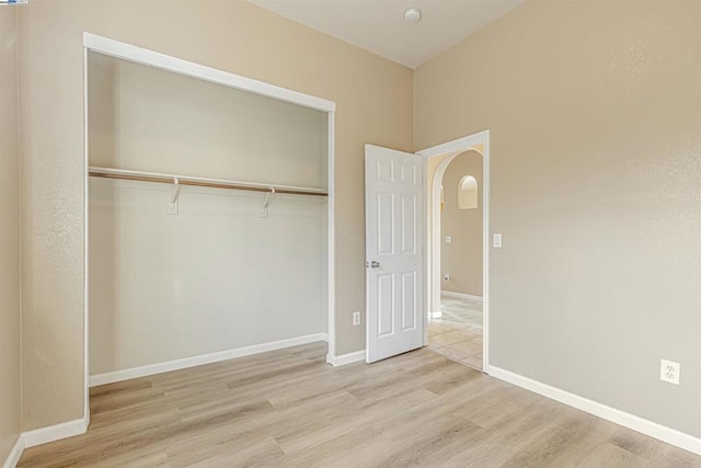 unfurnished bedroom featuring light hardwood / wood-style floors and a closet