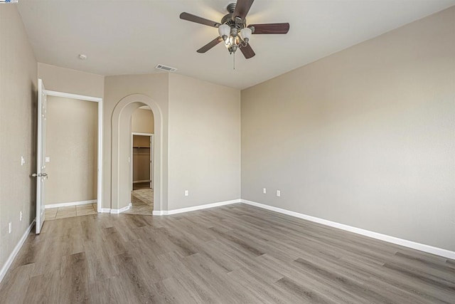 unfurnished room featuring light hardwood / wood-style floors and ceiling fan